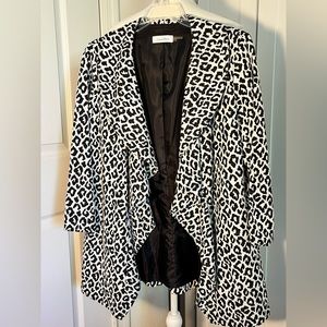 Calvin Klein Draped open jacket Womens size 6 black and white leopard print